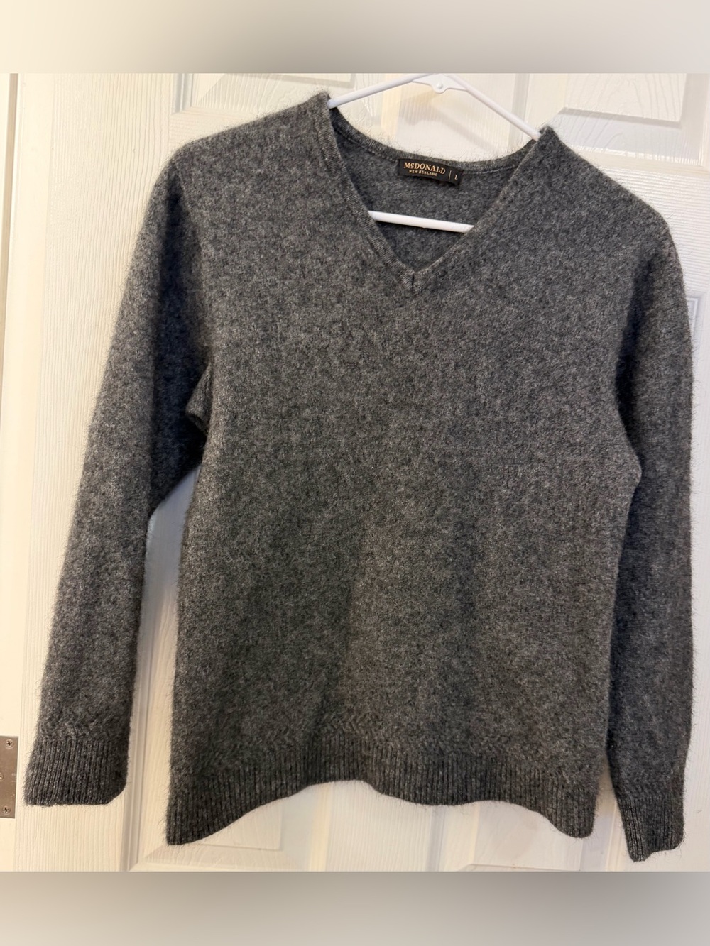McDonald Men’s Small Pewter V-Neck Merino Wool Possum Fur Silk New Zealand